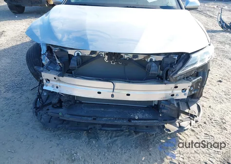 2020 Toyota Camry Le z USA, uszkodzony, nr VIN 4T1C11AK9LU960376